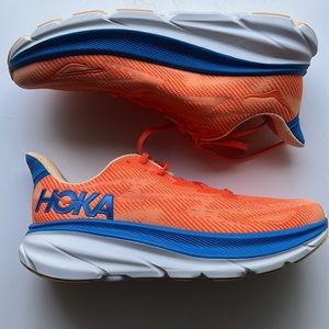 Hoka One One Clifton 9 - NWT - Mens 9 - Vibrant Orange/Impala